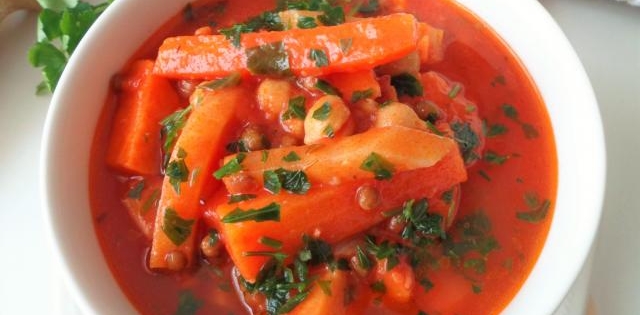 Przepis na zimową zupę z soczewicy i ciecierzycy