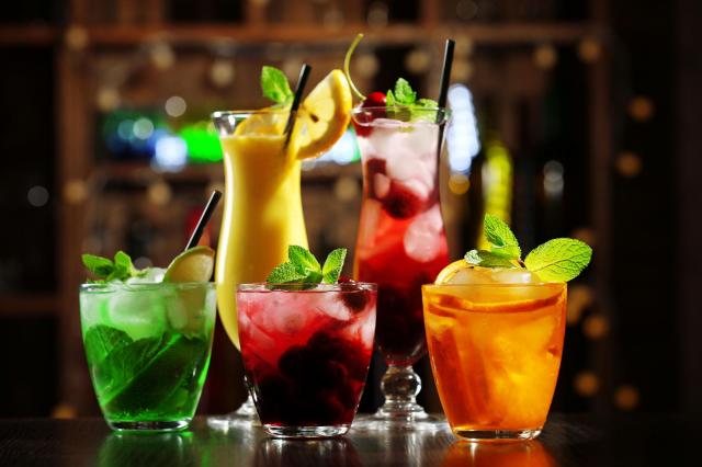 Kilka rewelacyjnych przepisów na drinki bezalkoholowe i drinki z alkoholem