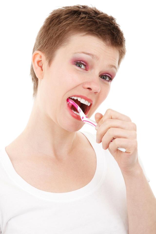 Dlaczego warto dbać o zęby? Dowiedz się, w czym pomaga piękny uśmiech