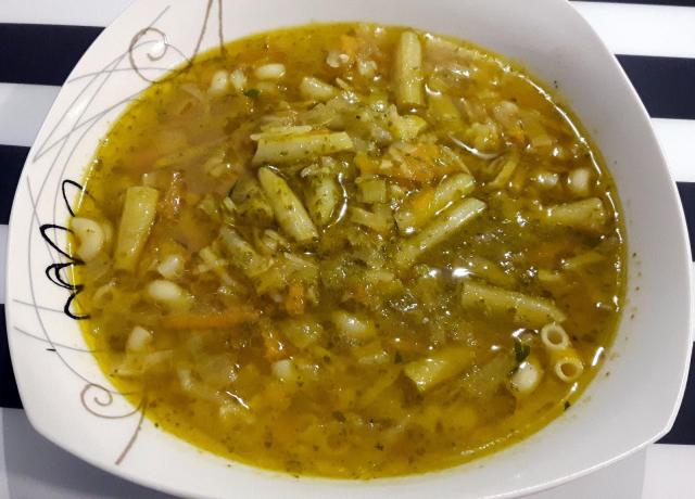 Przepis na zupę pesto z fasolką szparagową