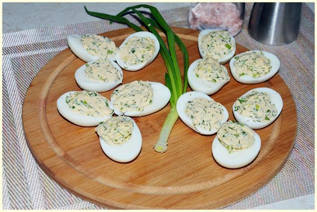 Przepis na wiosenne faszerowane jajka