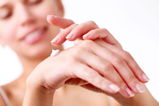 Kosmetyki do pielęgnacji dłoni, które warto mieć w swojej kosmetyczce