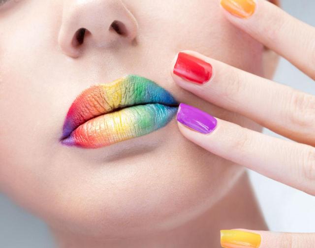 Ujawniamy, jakie kolory paznokci będą dla Ciebie idealne