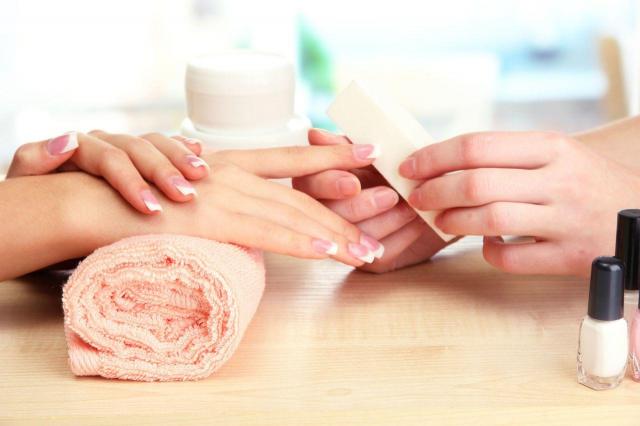 Manicure w domu - krok po kroku