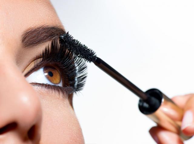 Makijażystka radzi: Jak zrobić zjawiskowy makijaż oczu piwnych?