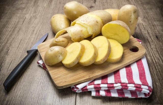4 praktyczne sposoby na wykorzystanie ziemniaków, nie tylko do jedzenia!