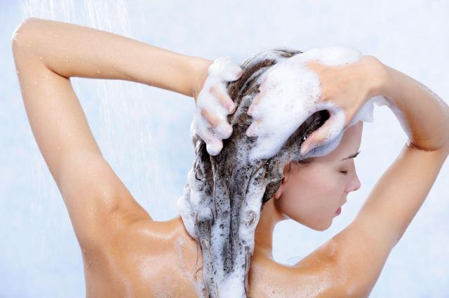 mycie włosów, pielęgnacja włosów 