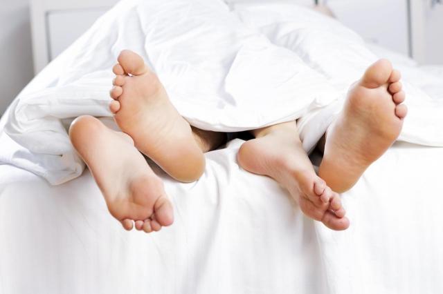 5 powodów dla których warto sypiać nago
