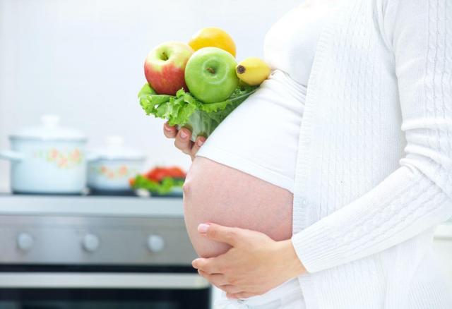 Co należy jeść w czasie ciąży?  Tych produktów musisz unikać!