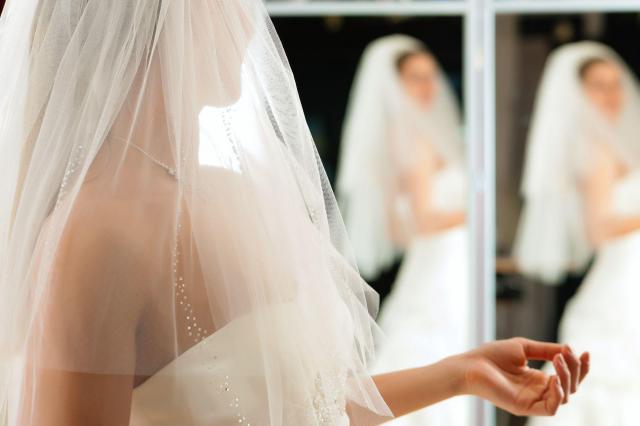 Poradnik panny młodej: Jak wybrać sukienkę ślubną?