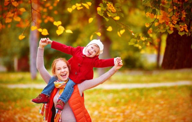 5 pomysłów na to jak zorganizować czas dziecku jesienią