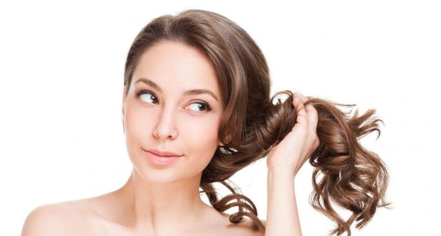 Obalamy mity na temat włosów. Jak je wzmocnić? - praktyczny poradnik