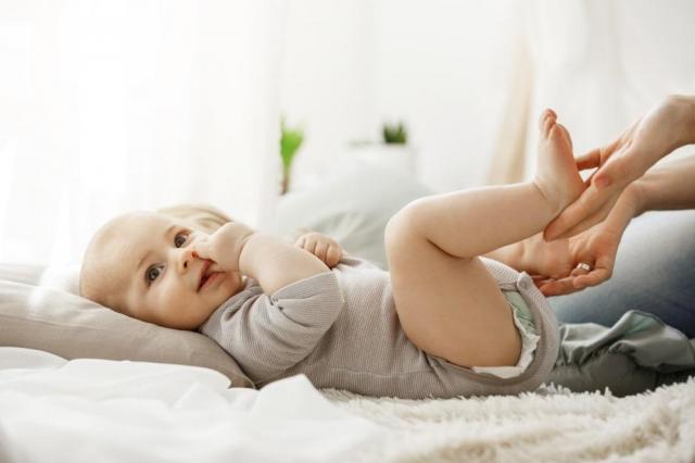 Pielęgnacja skóry niemowlaka – jak o nią dbać?