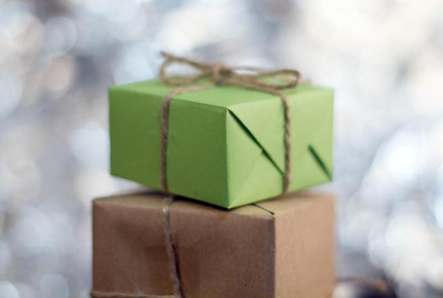 Co kupić na symboliczny prezent – tak by sprawić radość?
