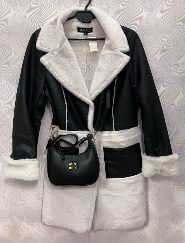 Płaszcz i torebka: duet, który buduje styl — poradnik z drugiego obiegu