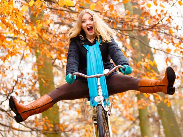 Kilka porad, dzięki którym jesienna jazda na rowerze będzie przyjemniejsza