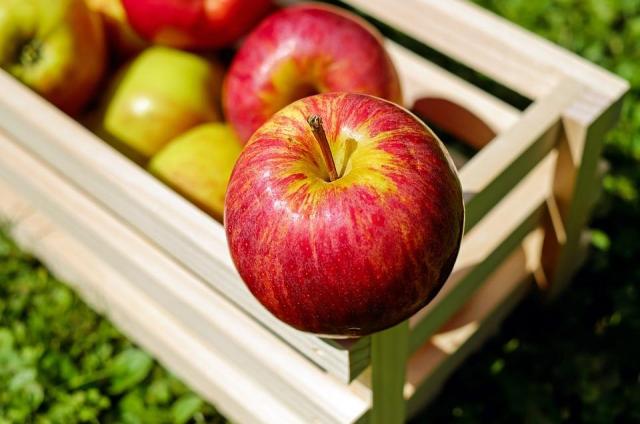 Dlaczego powinnaś jeść jabłko każdego dnia? Poznaj niesamowite właściwości tego owocu
