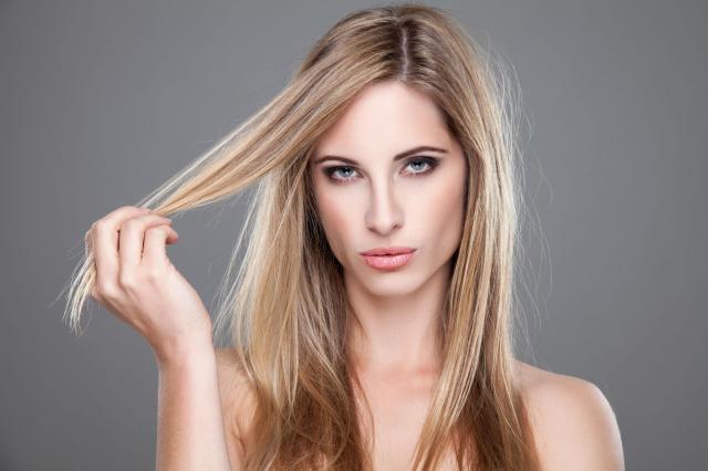 Łamanie się włosów - przyczyny, skutki i sposoby zapobiegania