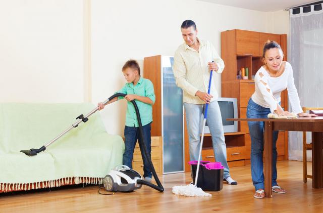 Poradnik Pani domu: Jak skutecznie wyczyścić sprzęty do sprzątania?
