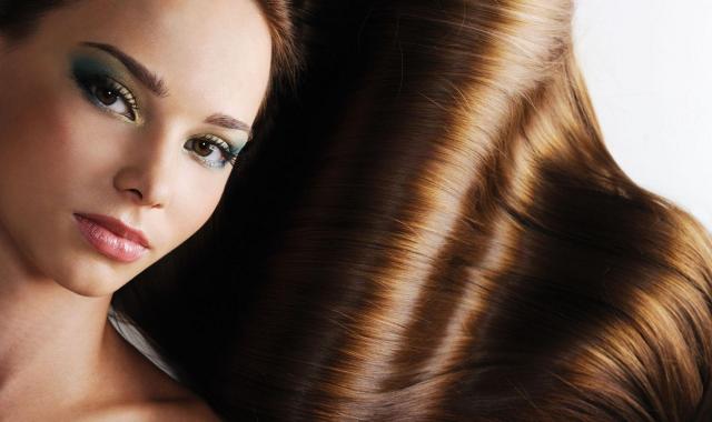 9 najczęstszych problemów kobiet z długimi włosami - znacie je?