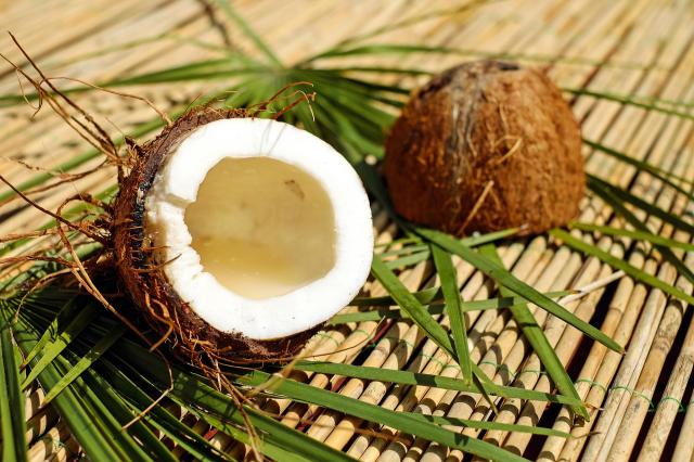 Niesamowite zastosowania oleju kokosowego, które ułatwią Ci wiele czynności