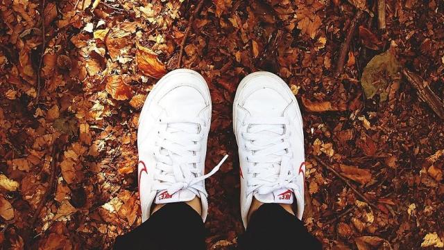Jak zadbać o dobry wygląd białego obuwia?
